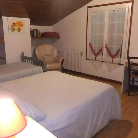 Au Coin Du Village * Chenay (Deux-Sevres)